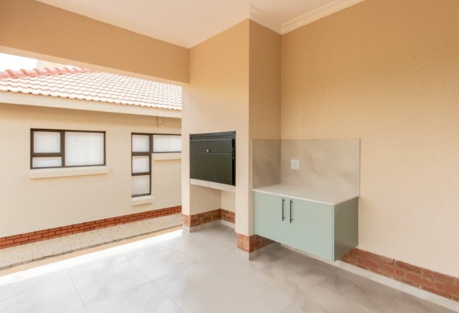 2 Bedroom Property for Sale in Xanadu North West